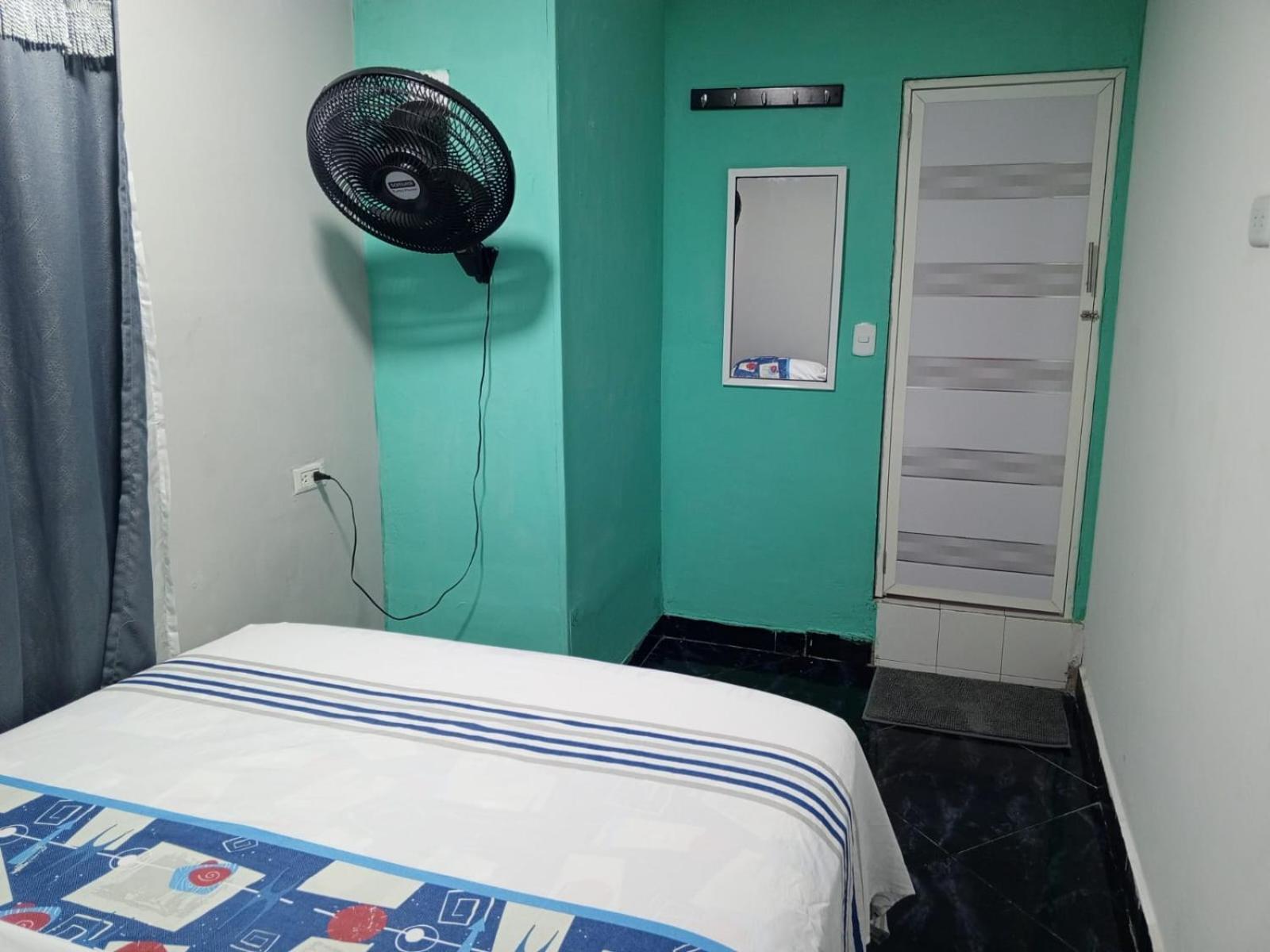 Sharly House Pensión *