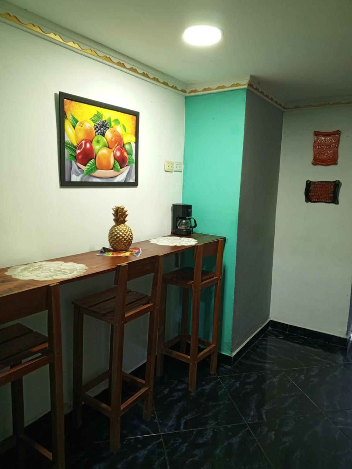 Pensión Sharly House *